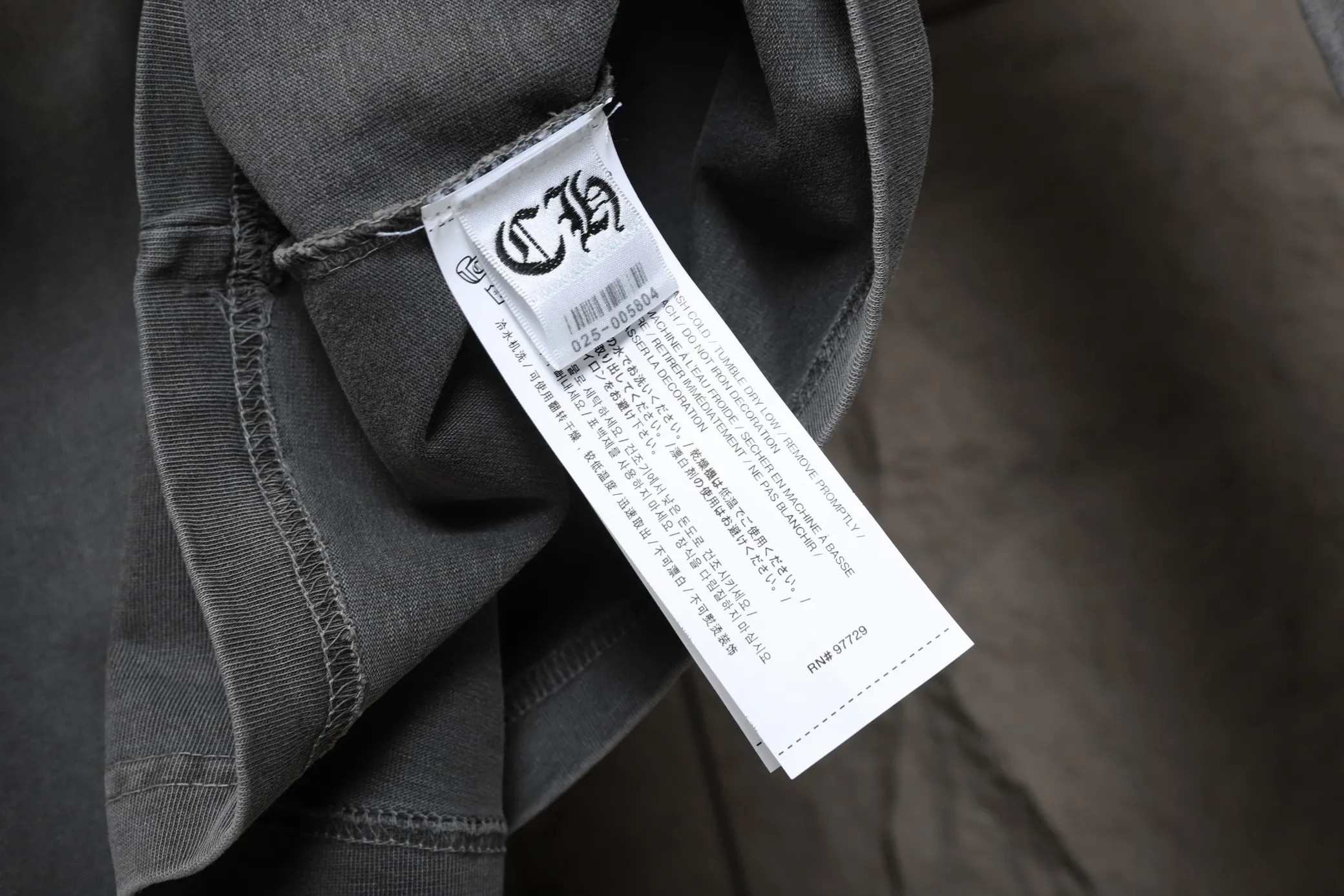 🅿️280 High-quality 25803 2025 early autumn new release🔥 Croxin washed distressed disc length T, 270g high weight double yarn plain fabric, and both the fabric and the garment have been washed, which is equivalent to two washing processes to prevent shrinkage.